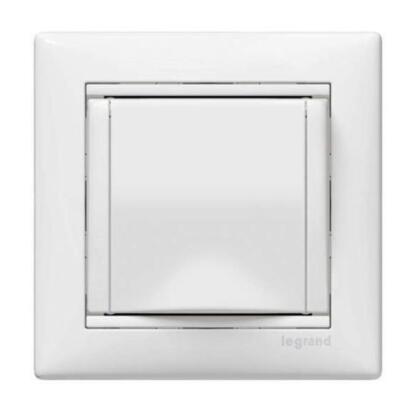 Legrand Valena 2P+F csatlakozóaljzat, csapófedeles fehér